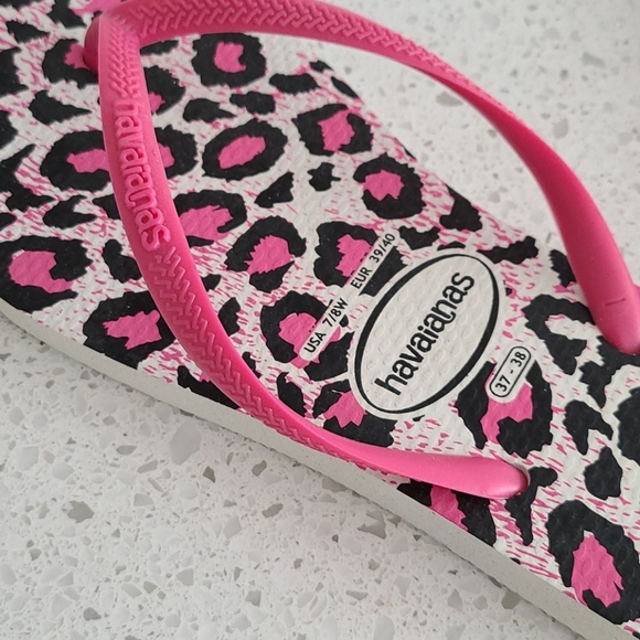 New! Havaianas Pink 🐆 Print Flip Flops. US 7/8 - Picture 3 of 4